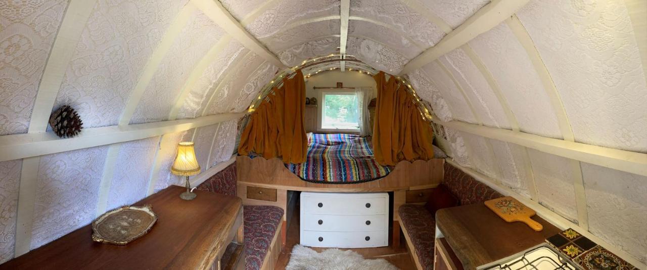 Отель Aldridge Mill Oakford Экстерьер фото
